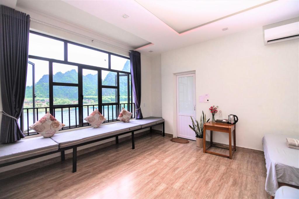 Funny Monkeys Homestay - 10