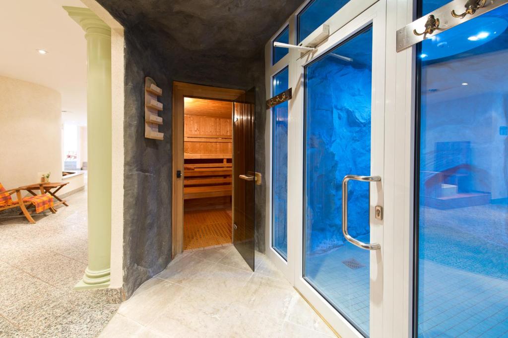 Bazén v ubytování Hotel am Schlosspark nebo v jeho okolí