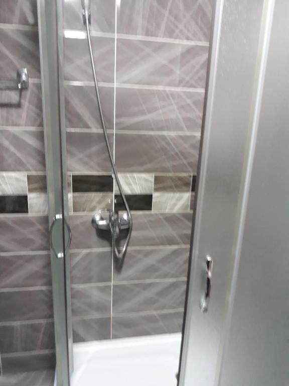 PRENOCISTE BAMBI - Basic Triple Room With Shared Bathroom