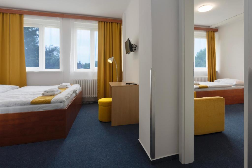 Postel nebo postele na pokoji v ubytování Hotel AMITY