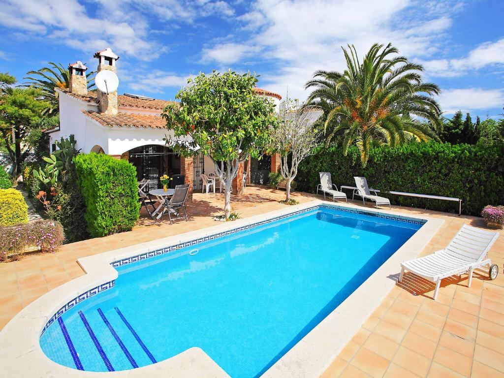 Bazén v ubytovaní Holiday Home Falconera by Interhome alebo v jeho blízkosti