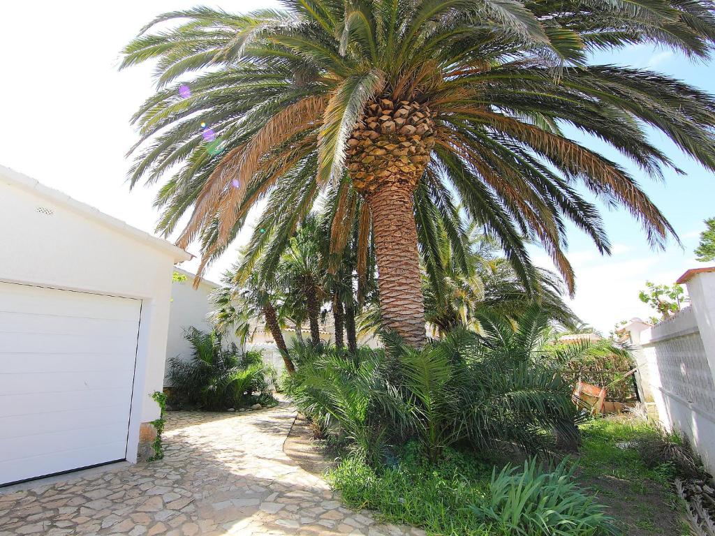 Vonkajšia záhrada v ubytovaní Holiday Home Falconera by Interhome