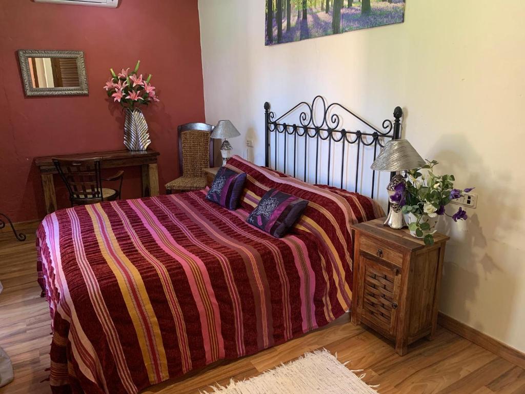 Posteľ alebo postele v izbe v ubytovaní Hotel Rural Molino del Puente Ronda
