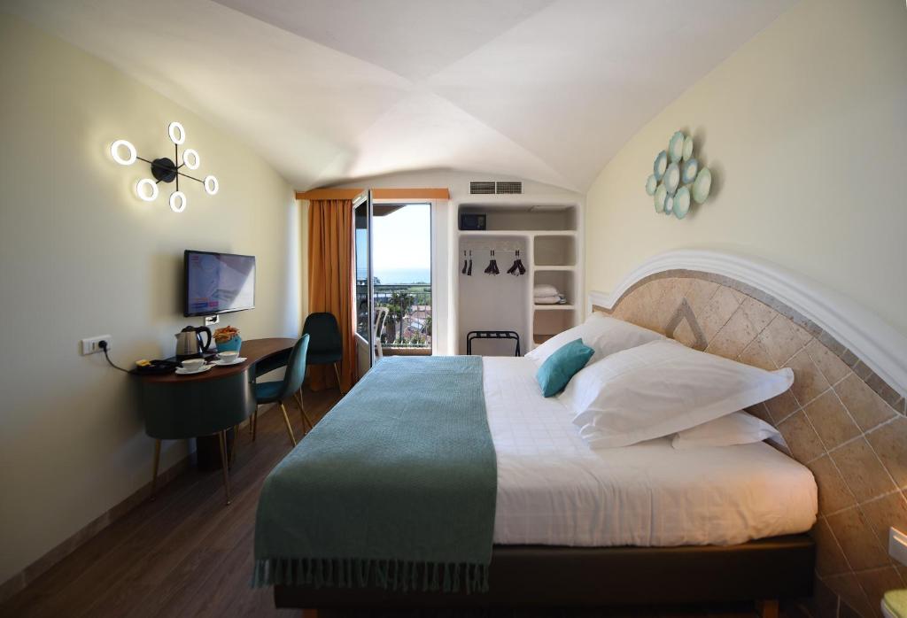 Кровать или кровати в номере Ostella Spa & Resort