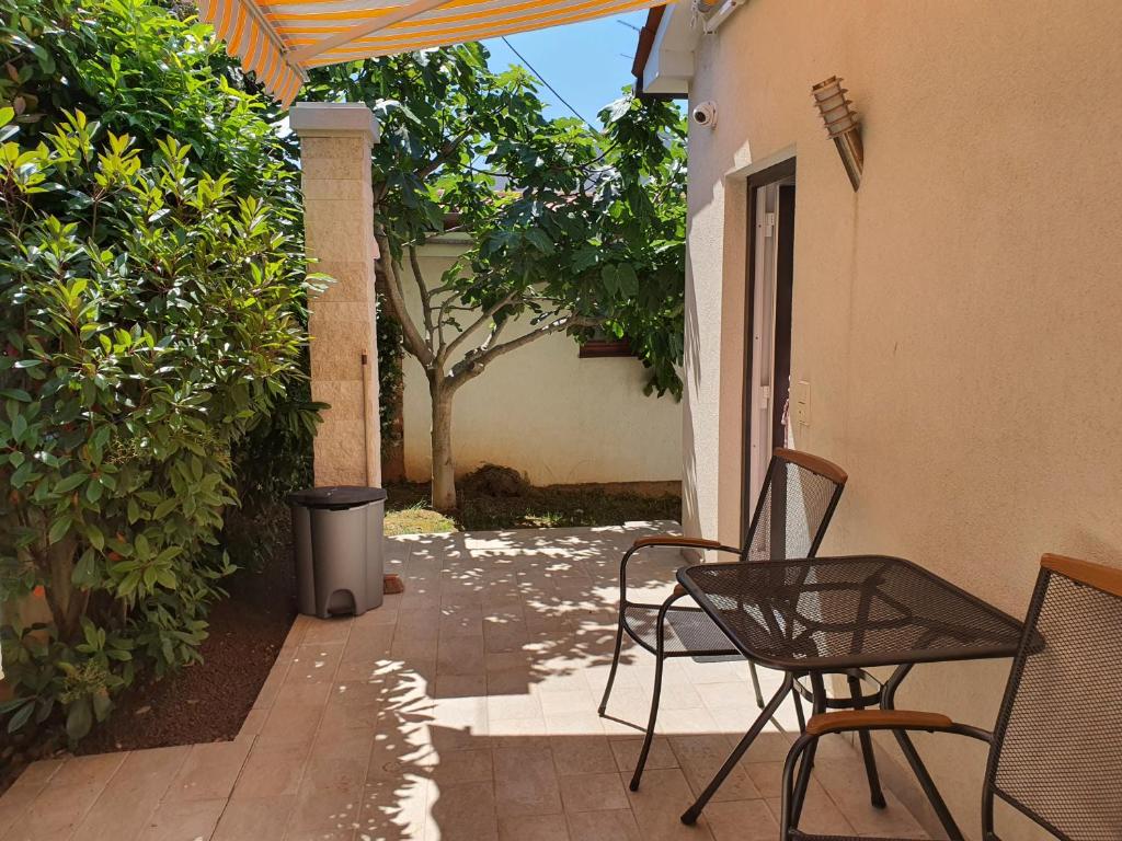 Patio alebo iná vonkajšia časť ubytovania Apartmani Val