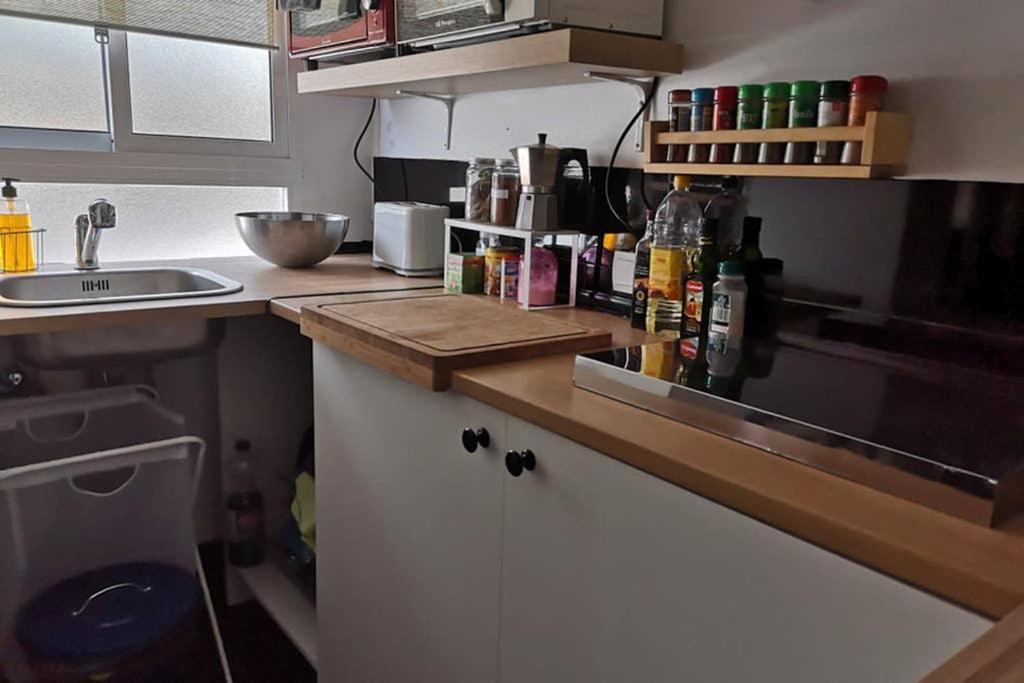 Kuchyňa alebo kuchynka v ubytovaní Apartamento completo, 2min de la playa (El Palo)