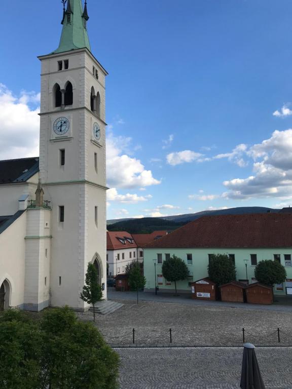 Budova, kde se aparthotel nachází