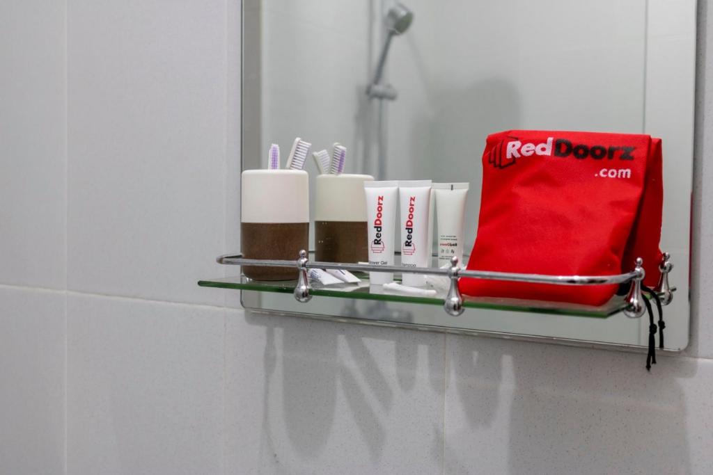 Fotografie z fotogalerie ubytování RedDoorz near CitraLand Gama City Medan v destinaci Pulauberayan Dadap