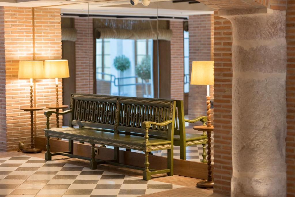 Posezení v ubytování Palacio Solecio, a Small Luxury Hotel of the World