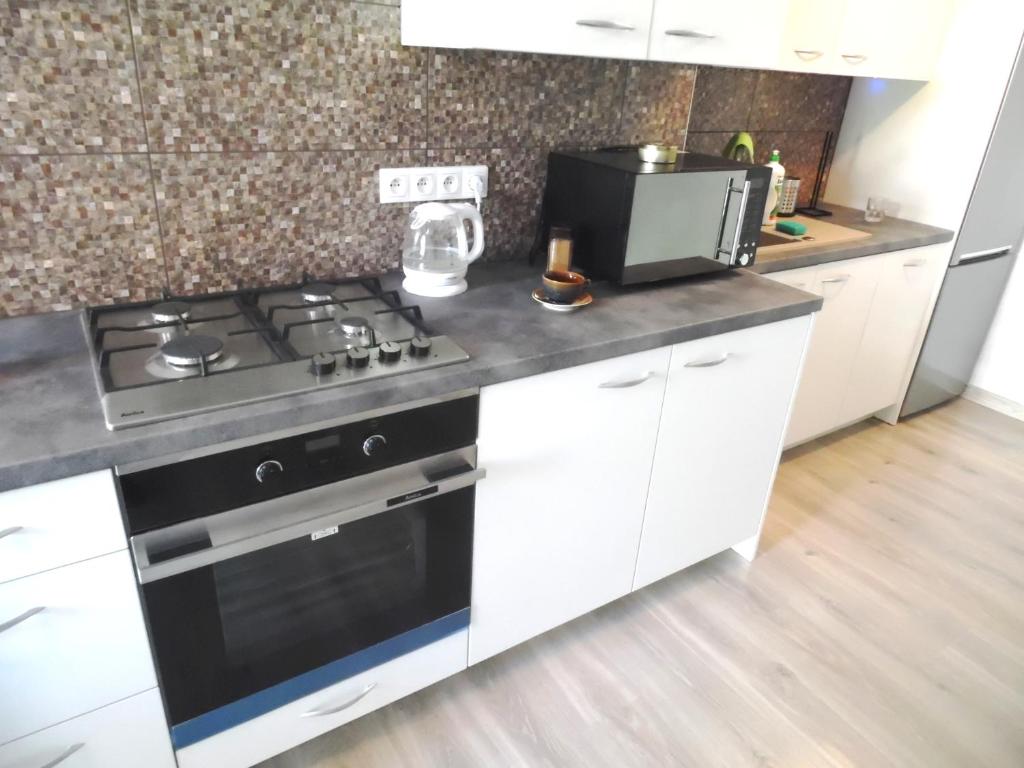 Kuchyňa alebo kuchynka v ubytovaní Apartament Orchidea