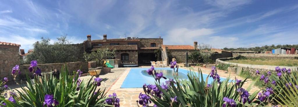 Vonkajšia záhrada v ubytovaní Casa rural La Tahona del abuelo TR CC 00344
