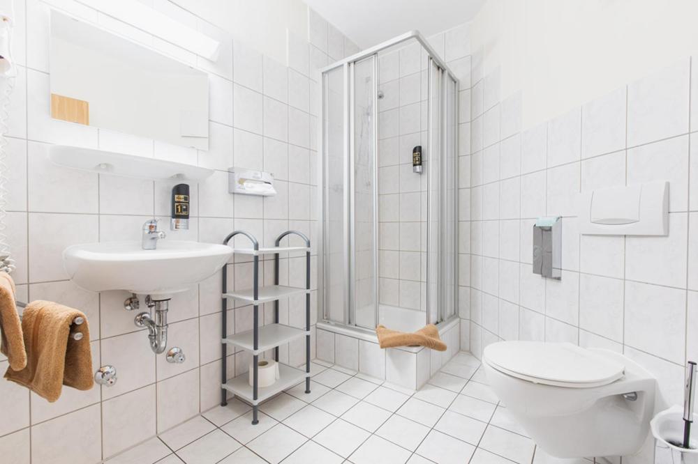 Koupelna v ubytování WAGNERS Seehotel Schleusingen