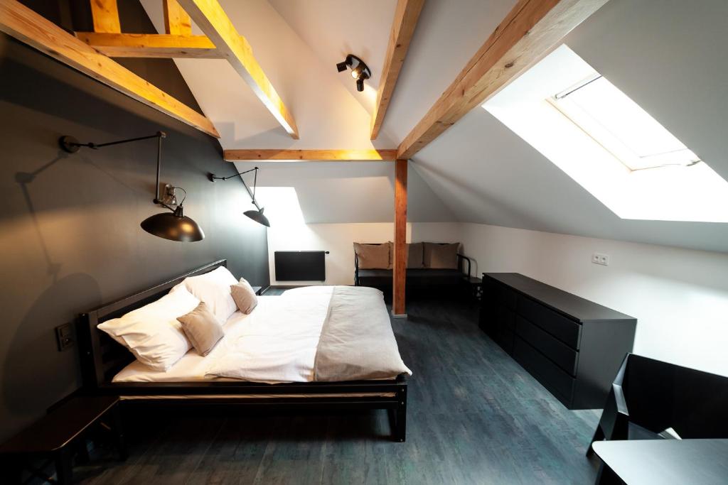 Rúm í herbergi á Apartmány Dačický 2