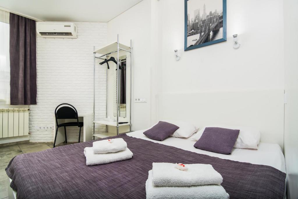 Postel nebo postele na pokoji v ubytování SkyHome Mini-hotel