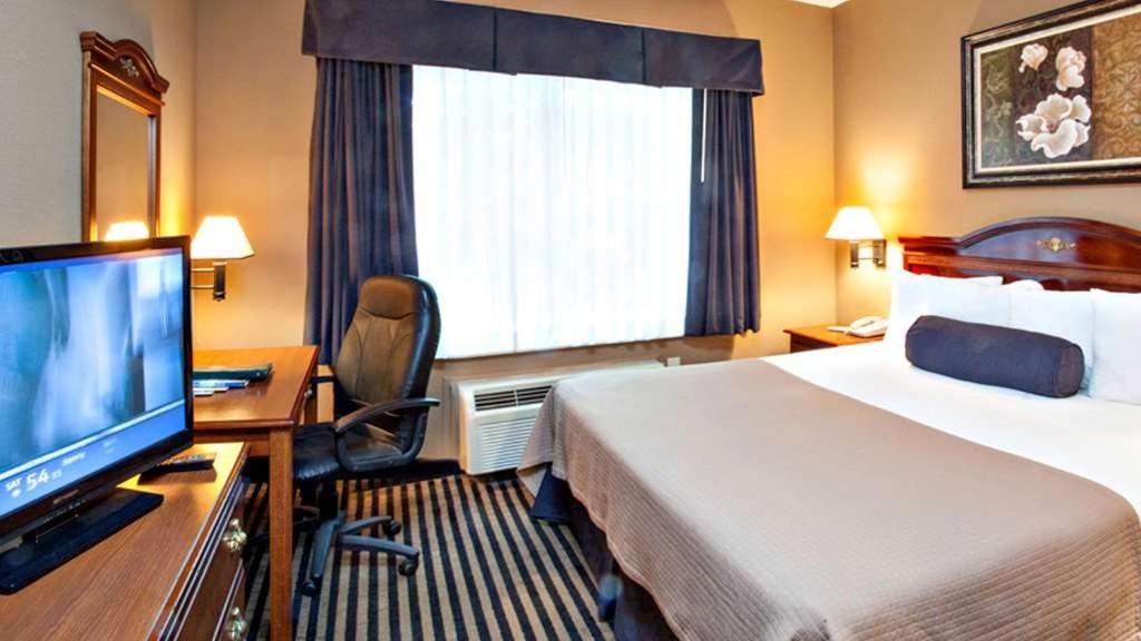 Mountain Inn & Suites Flat Rock photo