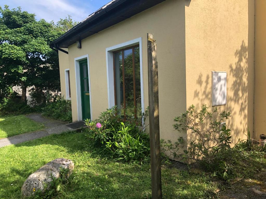 Zahrada ubytování Letterfrack Farm Lodge house in Letterfrack village Connemara