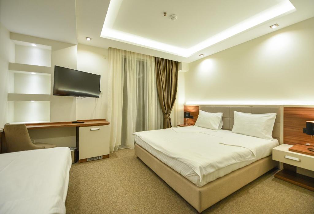 Llit o llits en una habitació de Hotel Lazaro