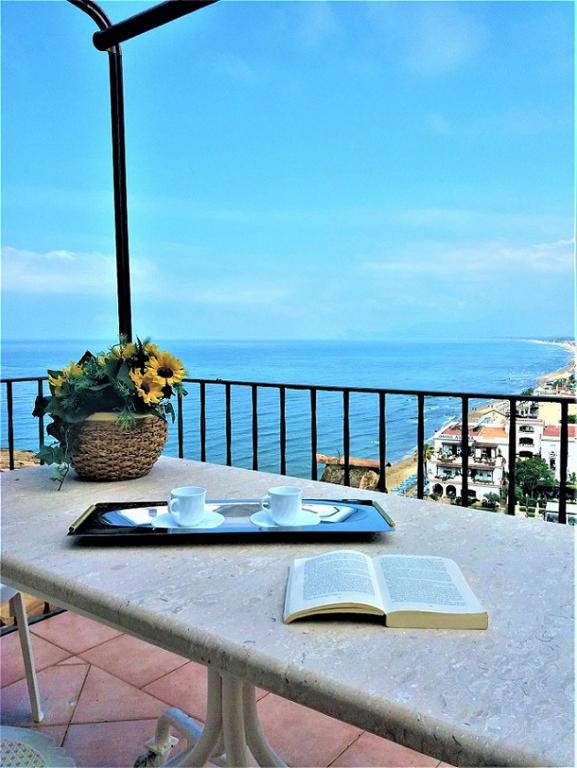 Vista generica sul mare o vista sul mare dall'interno dell'aparthotel