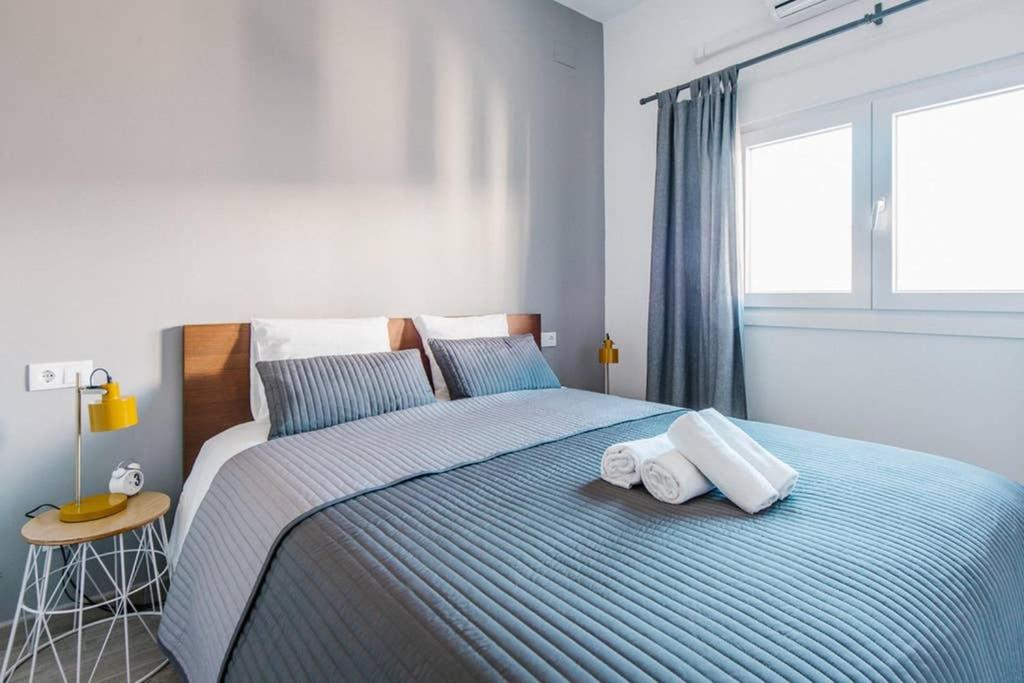 Postel nebo postele na pokoji v ubytování AD32 Apartamento Luminoso a los pies del Puente de Triana