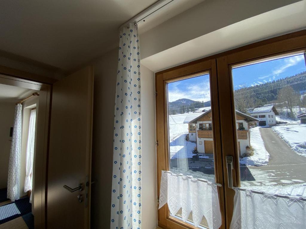 Nespecifikovaný výhled na hory nebo výhled na hory při pohledu z hotelu