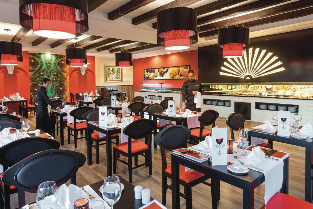 Restaurace v ubytování Hotel Riu Arecas - Adults Only
