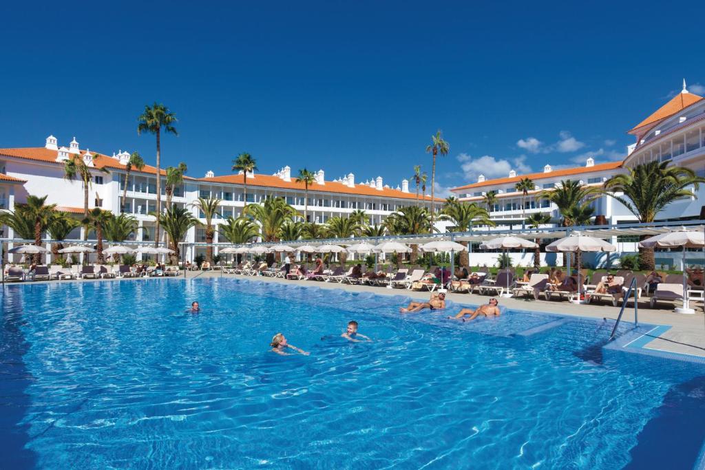 Bazén v ubytování Hotel Riu Arecas - Adults Only nebo v jeho okolí