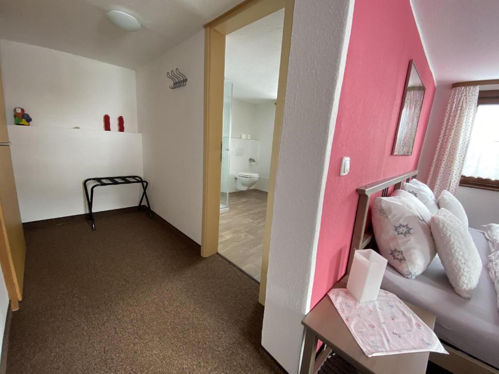 Postel nebo postele na pokoji v ubytování Nagelfluhhaus Hirsch