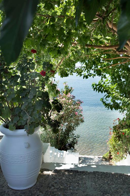 Evia Mare Suites