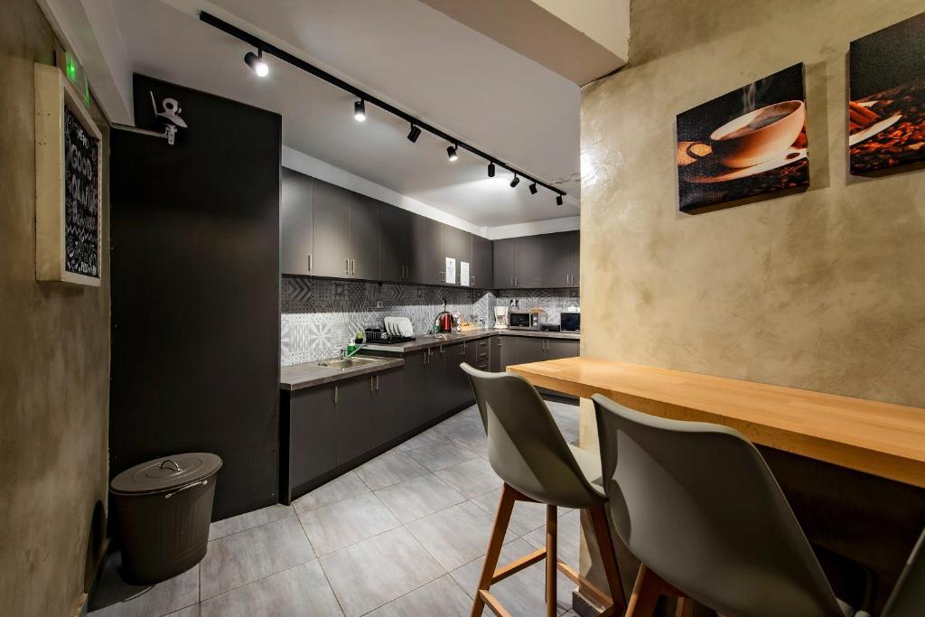 Η κουζίνα ή μικρή κουζίνα στο Bedbox Hostel