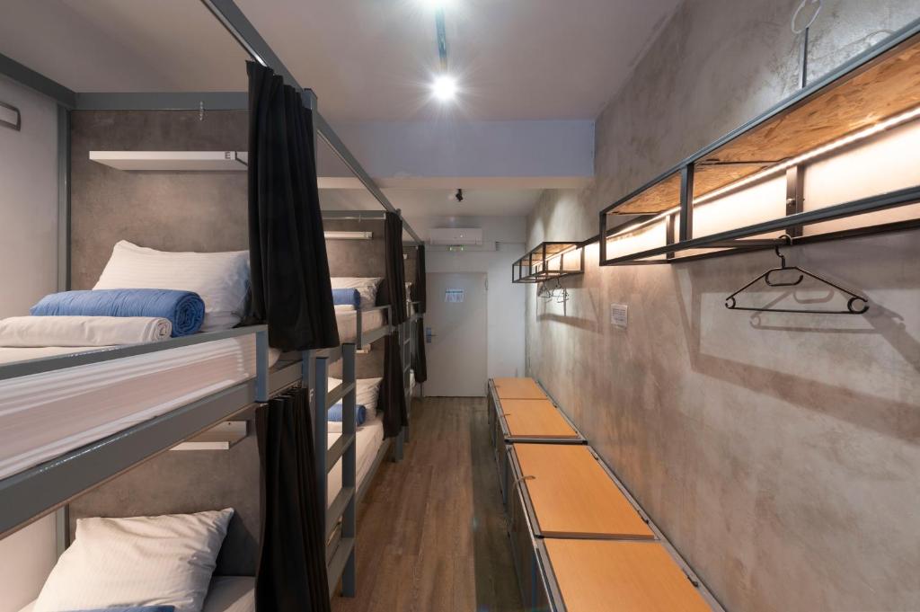 Ένα ή περισσότερα κρεβάτια σε δωμάτιο στο Bedbox Hostel