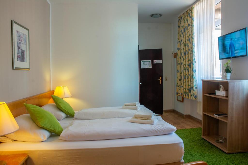 TV a/nebo společenská místnost v ubytování Hotel Klosterturm