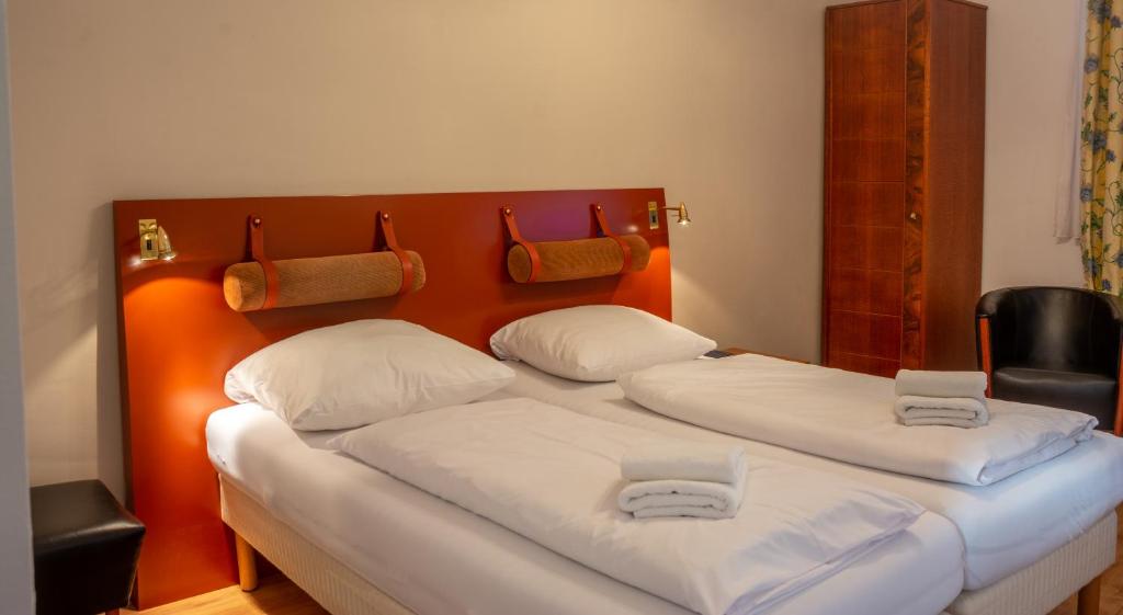 Postel nebo postele na pokoji v ubytování Hotel Klosterturm