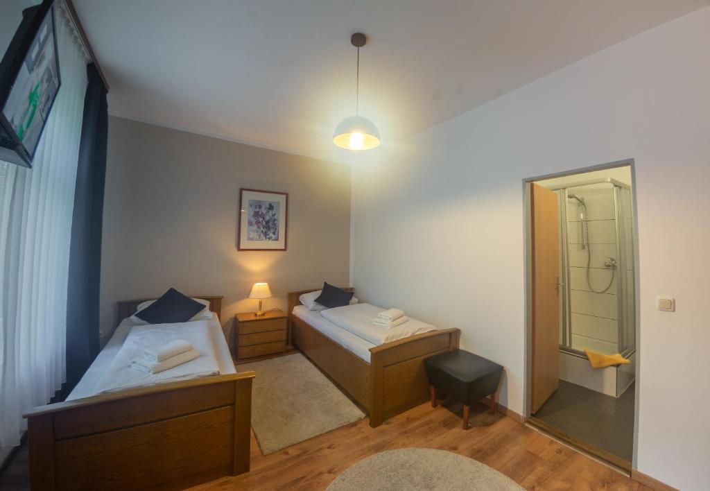 Postel nebo postele na pokoji v ubytování Hotel Klosterturm