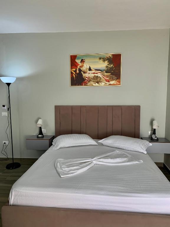 Postel nebo postele na pokoji v ubytování Julius Hotel