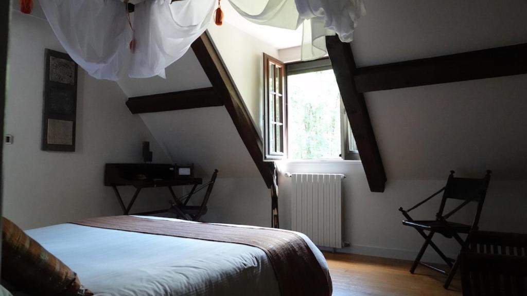 Postel nebo postele na pokoji v ubytování Chambres d'hôtes et table d'hôtes L'Intemporelle
