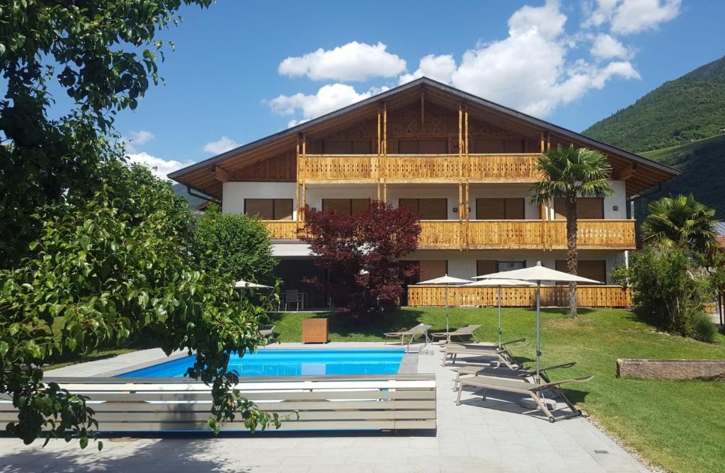 Nespecifikovaný výhled na hory nebo výhled na hory při pohledu z hotelu