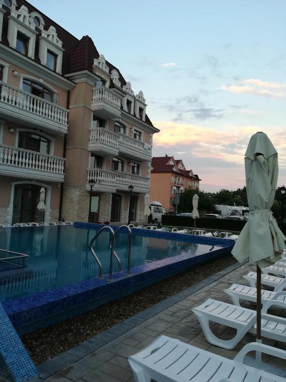 The swimming pool at or close to Guest House Aristokrat