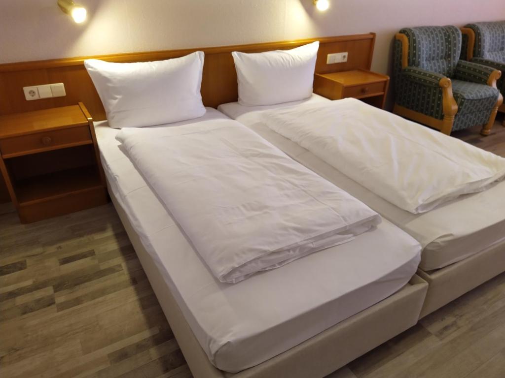 Postel nebo postele na pokoji v ubytování Hotel Faller