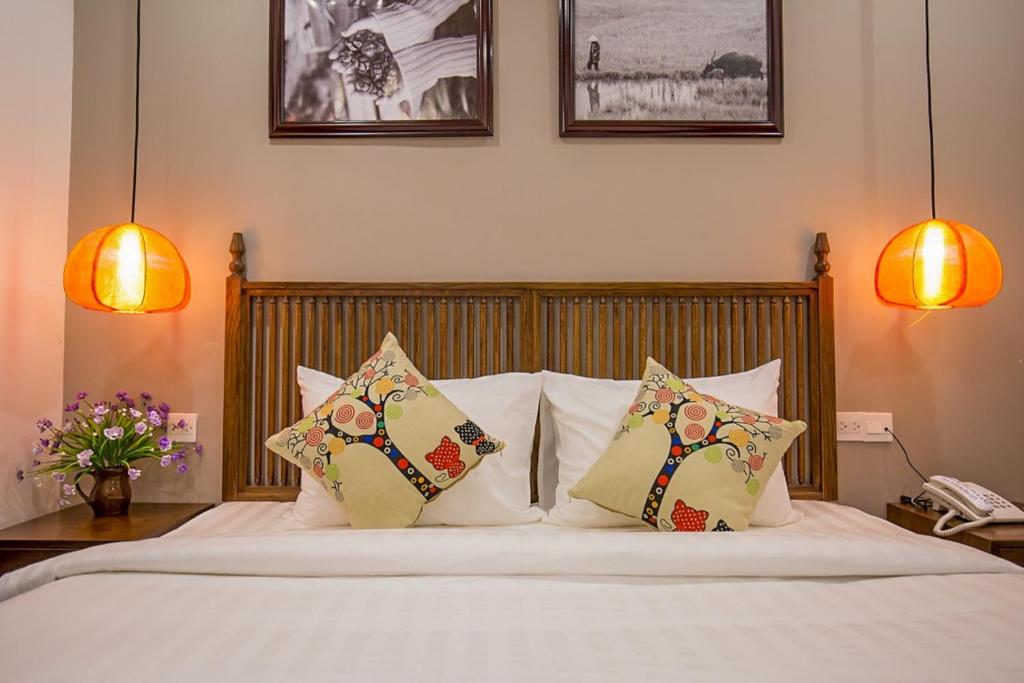 Postel nebo postele na pokoji v ubytování Son Trang Hotel Hoi An