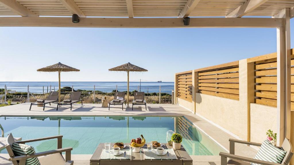 Bazén v ubytování Kiotari Akti Beachfront Villas nebo v jeho okolí