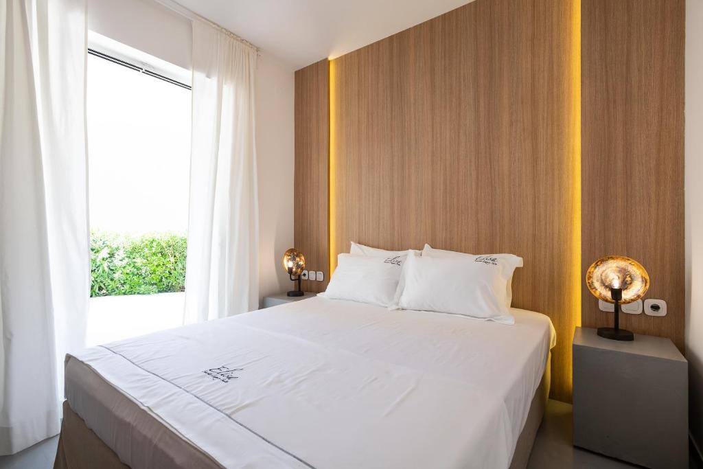 Postel nebo postele na pokoji v ubytování Elisa Seaside Luxury Suite