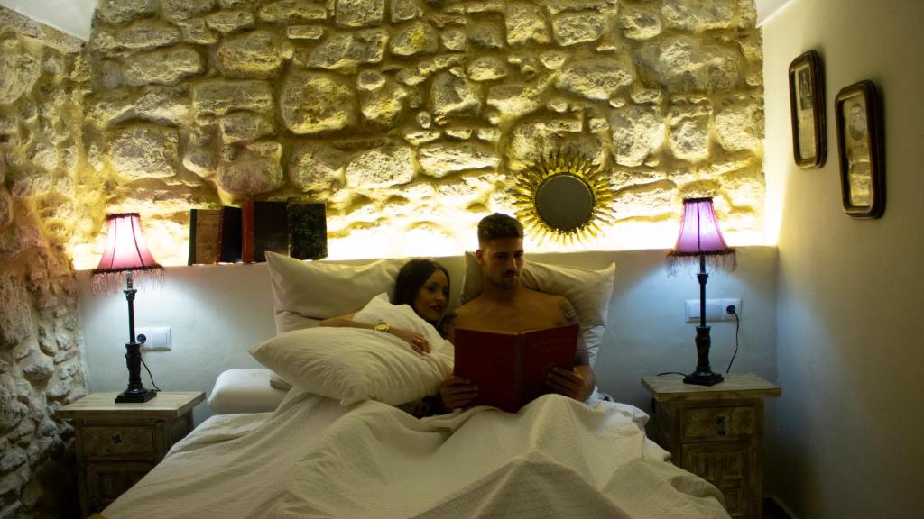 A bed or beds in a room at Casa Arco de la Pastora