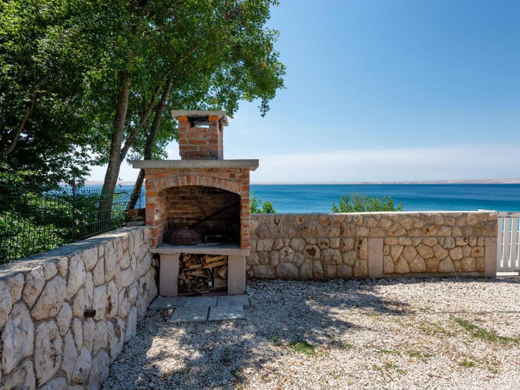 Zdjęcie z galerii obiektu Captivating Holiday Home in Tribanj near the Sea w mieście Tribanj-Krušćica