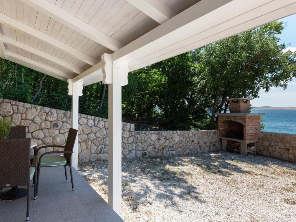 Zdjęcie z galerii obiektu Captivating Holiday Home in Tribanj near the Sea w mieście Tribanj-Krušćica