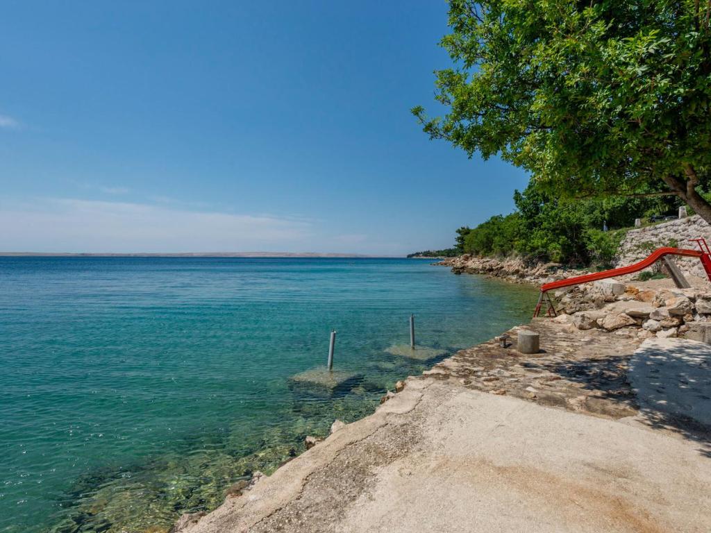 Zdjęcie z galerii obiektu Captivating Holiday Home in Tribanj near the Sea w mieście Tribanj-Krušćica