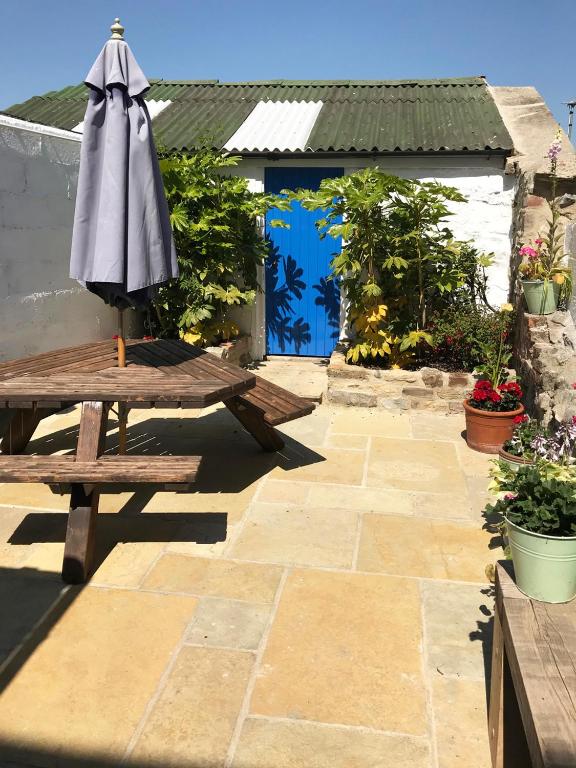 Silver Cottage, Central Lyme Regis, No Car Required, Dogs Lyme