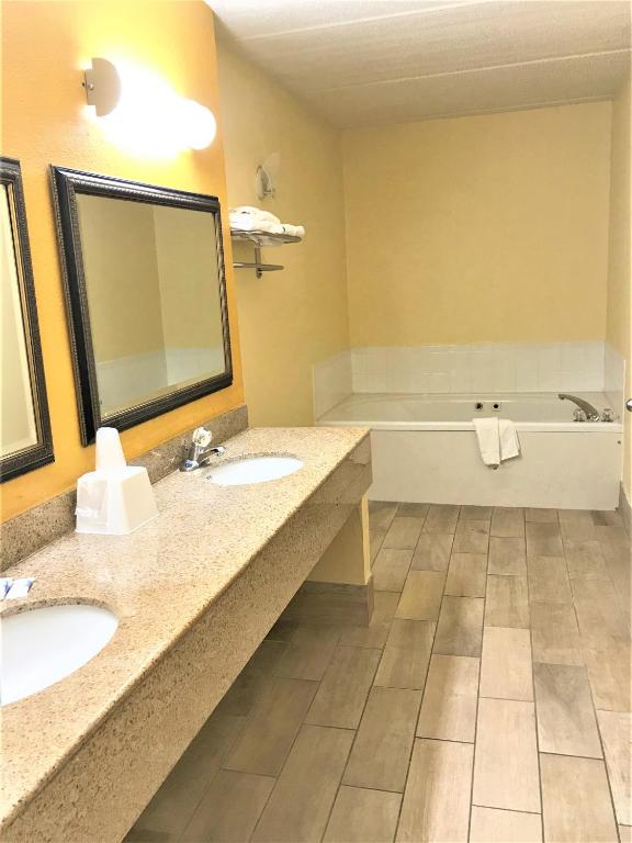 Days Inn by Wyndham Ridgeland South Carolina - Suite Estudio Con 2 Camas King - No Fumadores