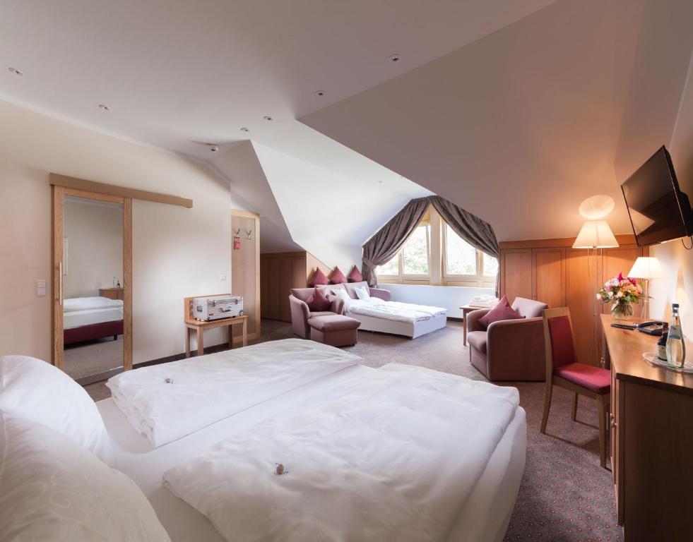 Postel nebo postele na pokoji v ubytování Hotel Hachinger Hof