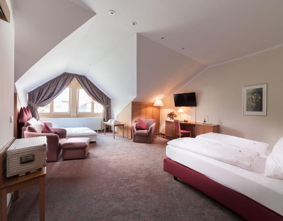 Postel nebo postele na pokoji v ubytování Hotel Hachinger Hof