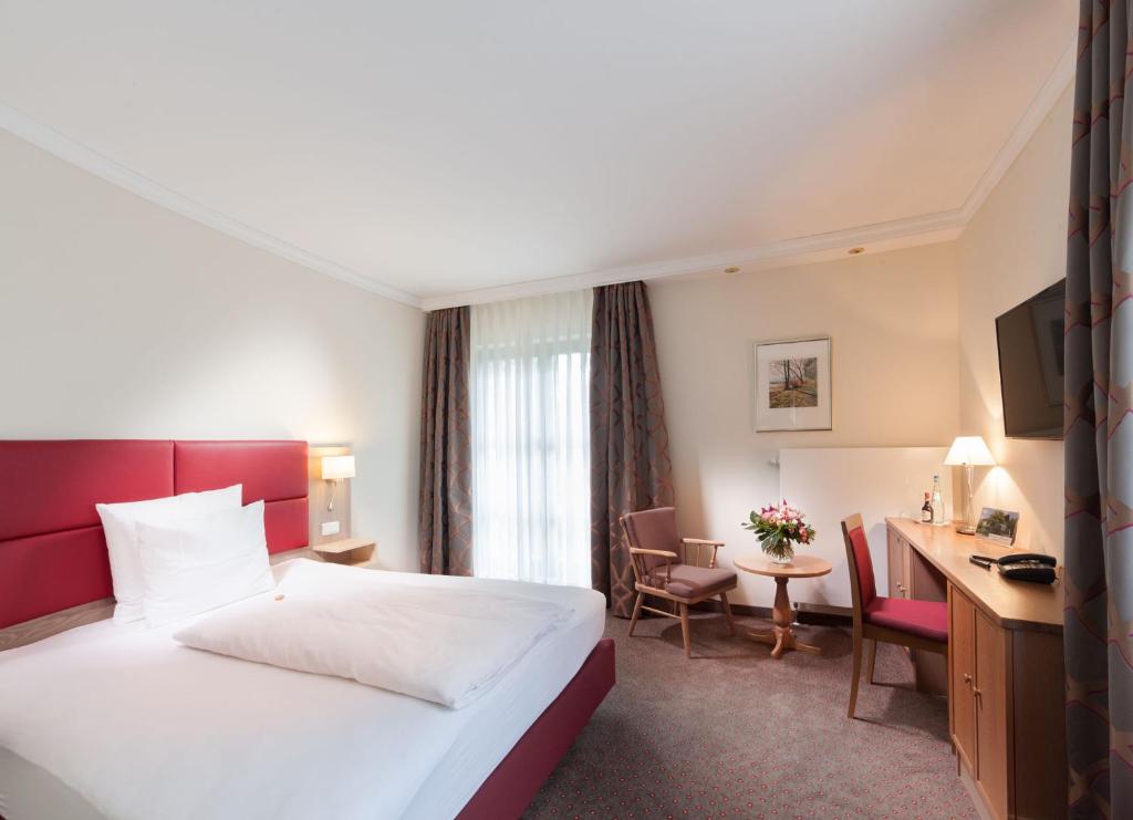 Postel nebo postele na pokoji v ubytování Hotel Hachinger Hof